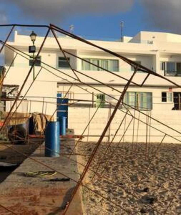 CASA ANCLADA en LA SANTA- 4 Apartamentos frente al mar- 1ª linea solarium barbacoa Exterior foto