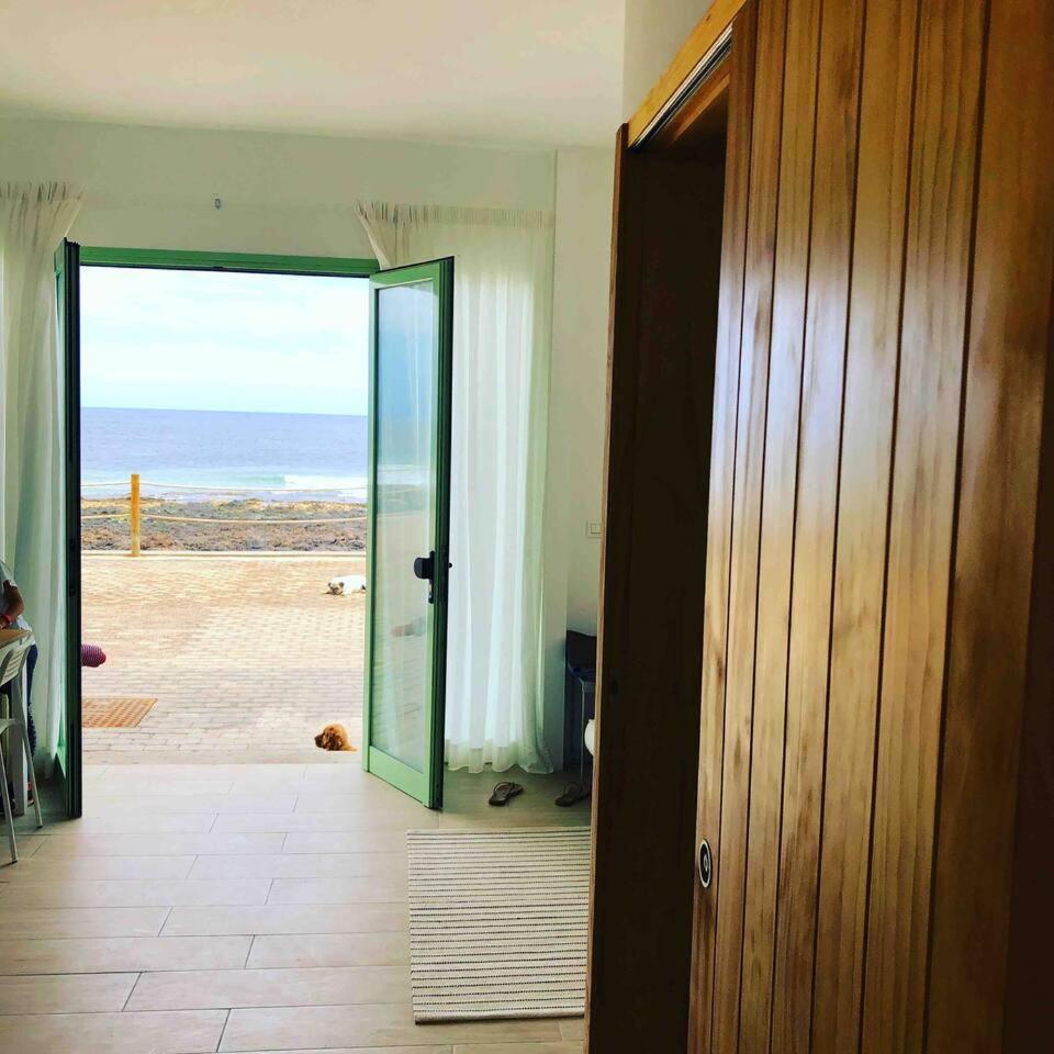 CASA ANCLADA en LA SANTA- 4 Apartamentos frente al mar- 1ª linea solarium barbacoa Habitación foto